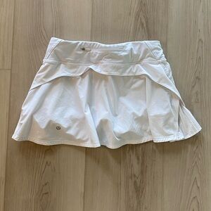 Lululemon tennis skirt white size 6 golf sports athletic wear skort